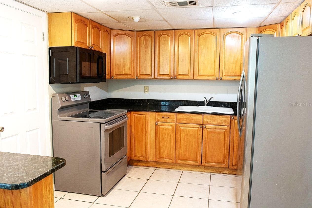 309 AMHERST AVENUE — photo 14 of 25