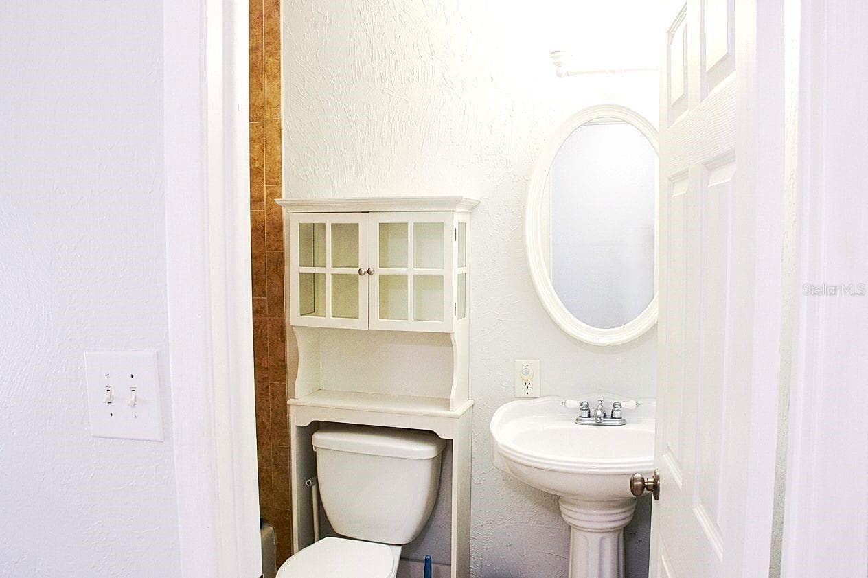 309 AMHERST AVENUE — photo 16 of 25