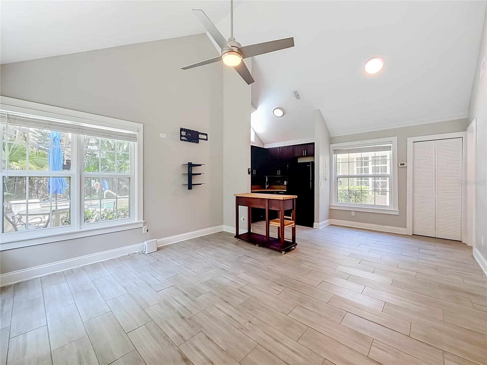 1411 FARRINDON CIRCLE — photo 10 of 39