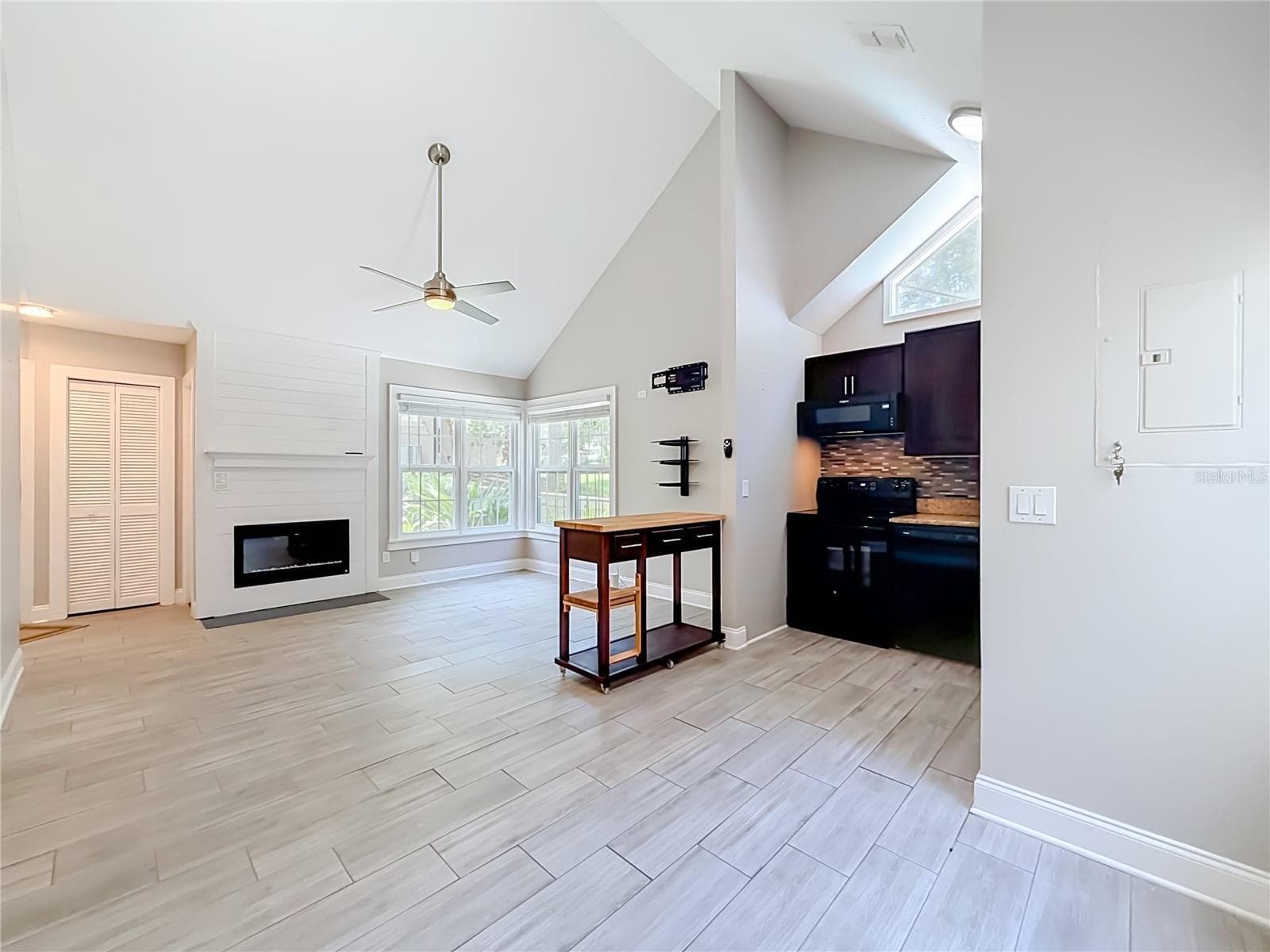 1411 FARRINDON CIRCLE — photo 12 of 39