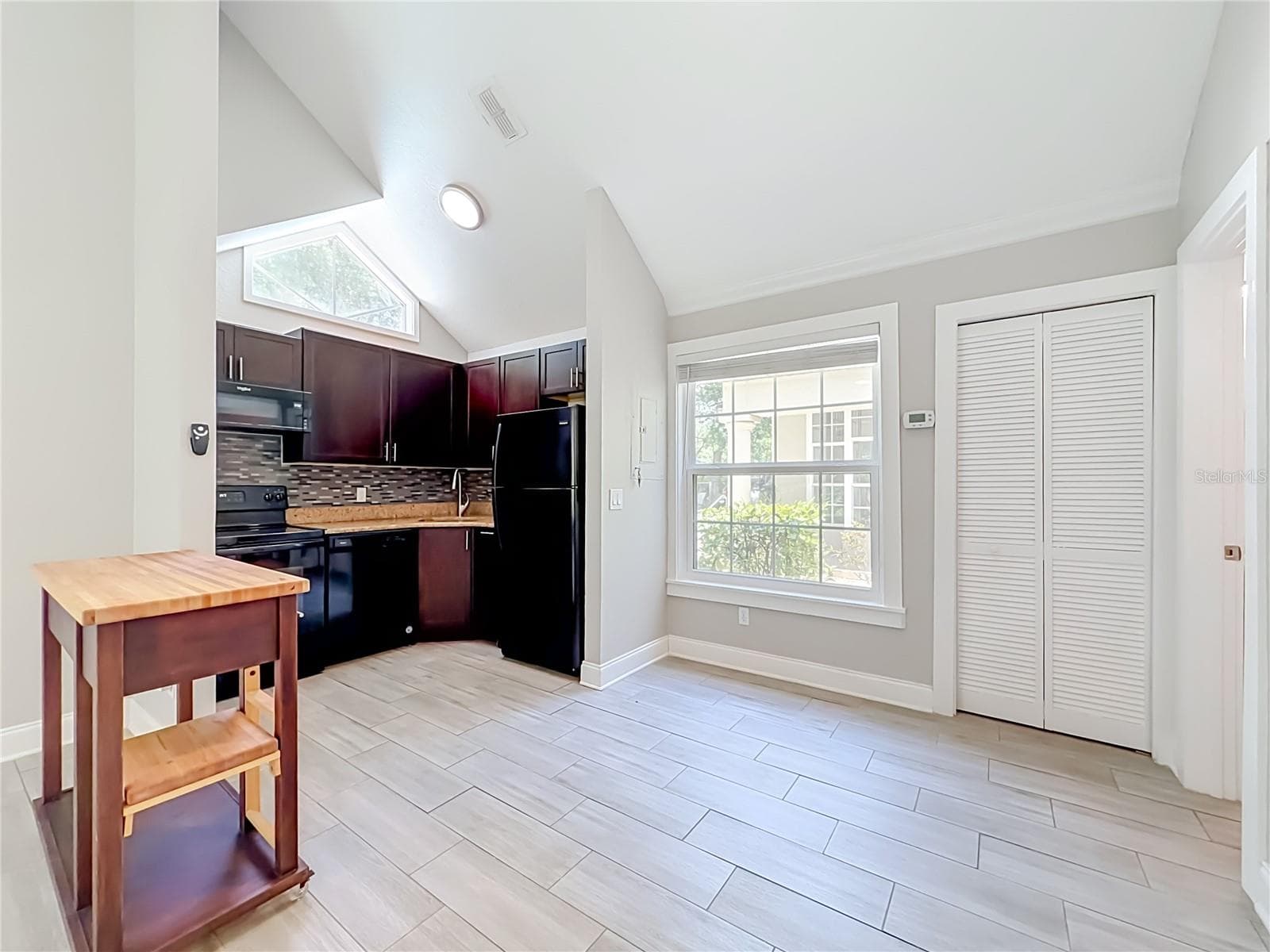 1411 FARRINDON CIRCLE — photo 20 of 39
