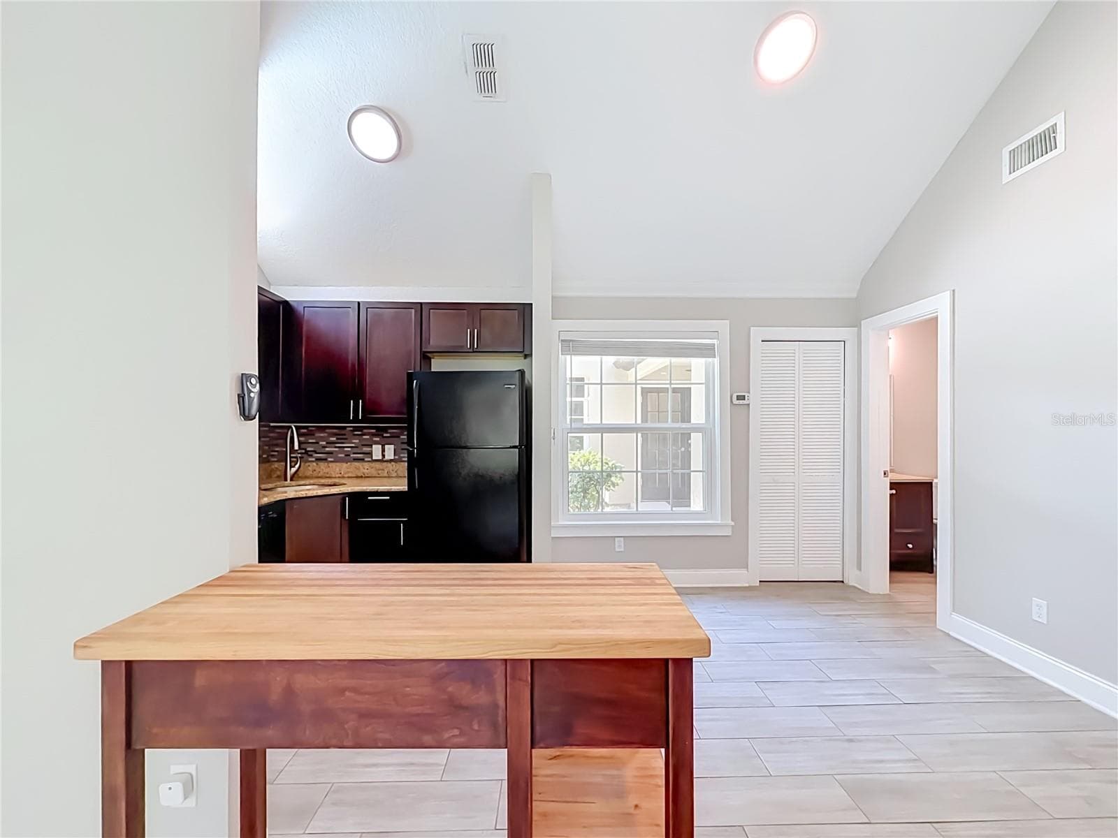 1411 FARRINDON CIRCLE — photo 21 of 39