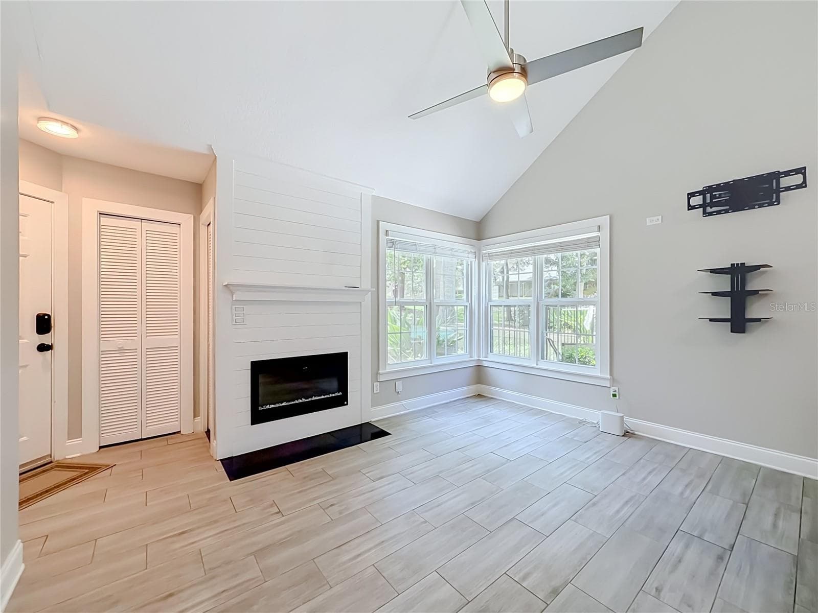1411 FARRINDON CIRCLE — photo 7 of 39
