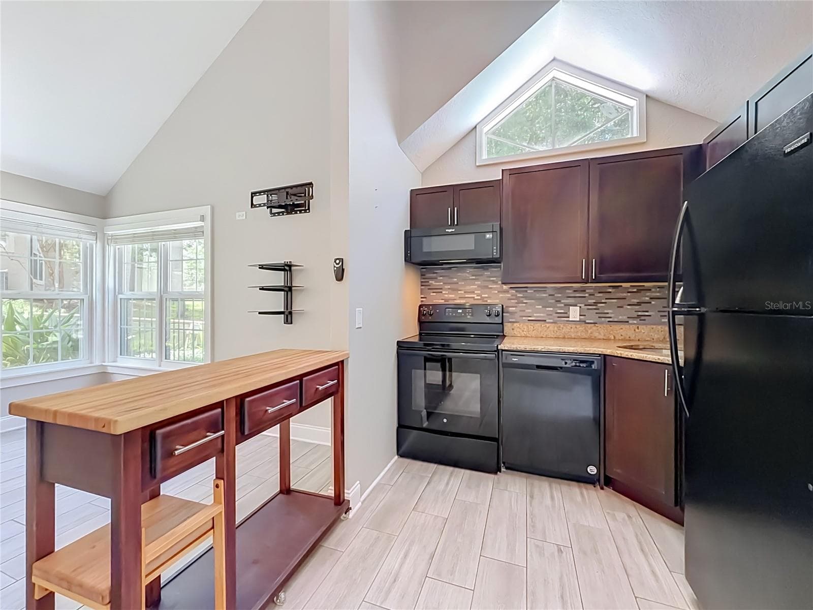 1411 FARRINDON CIRCLE — photo 18 of 39