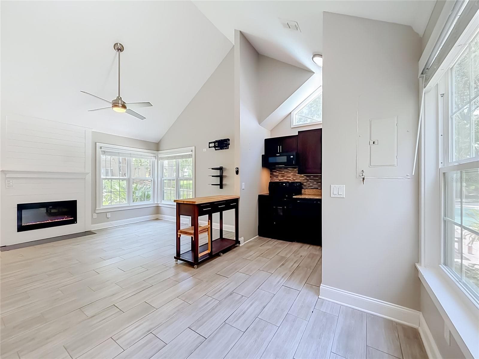 1411 FARRINDON CIRCLE — photo 15 of 39