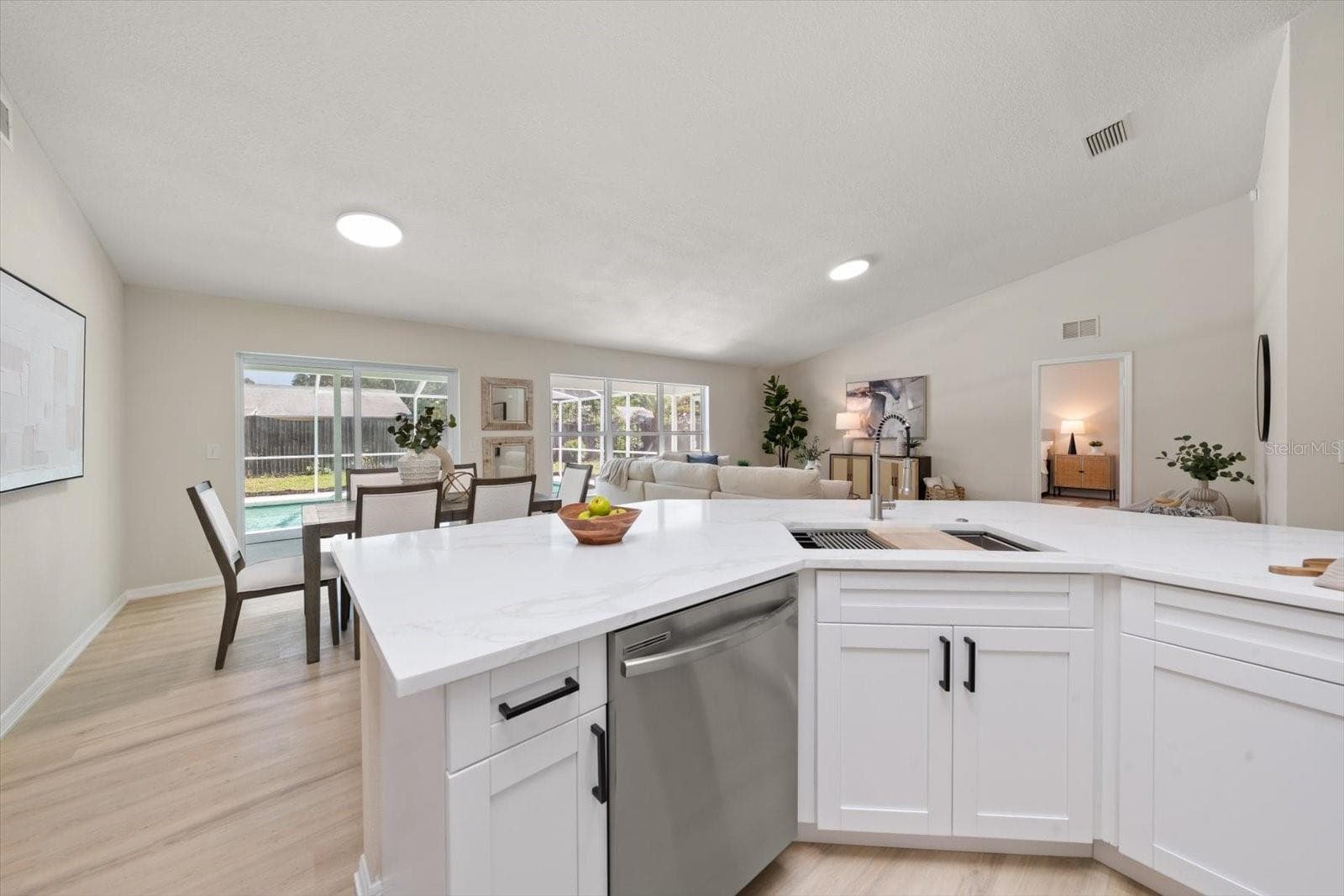 5423 WINDBRUSH DRIVE — photo 4 of 28