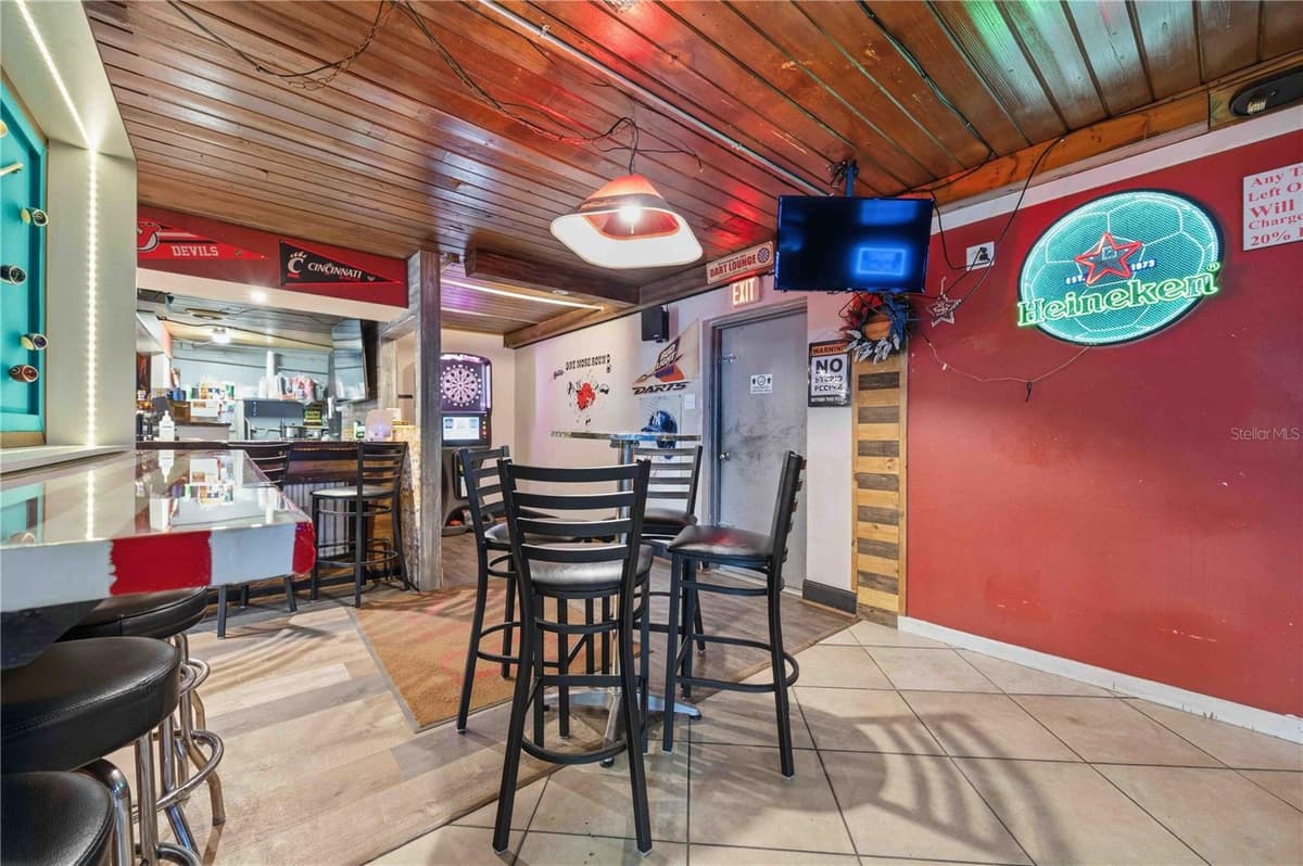 404 EAKER STREET — photo 14 of 37