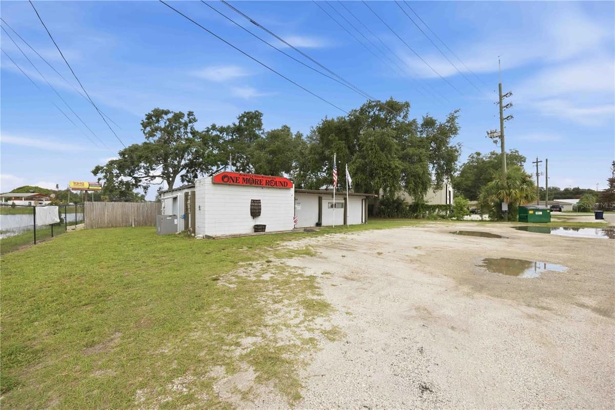 404 EAKER STREET — photo 3 of 37