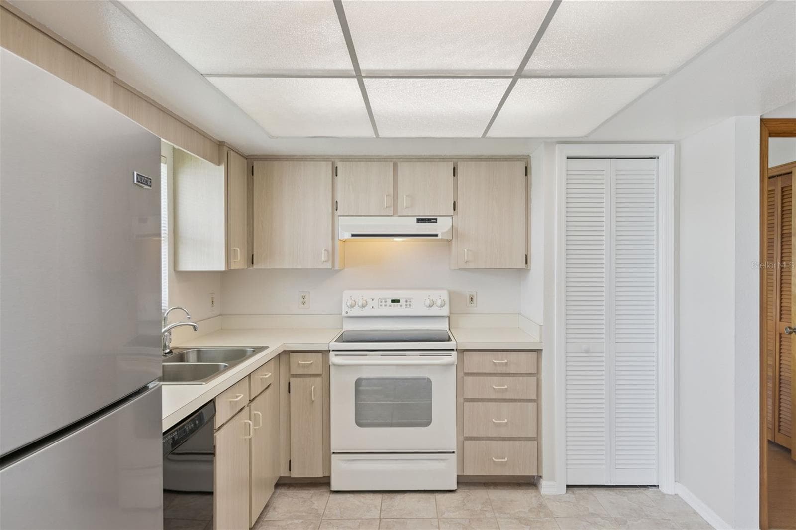 34 JASMINE DRIVE — photo 9 of 43