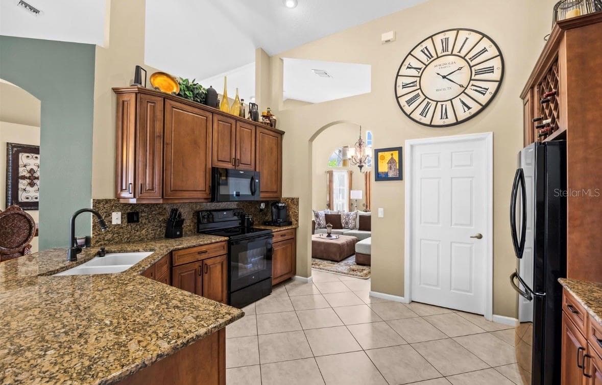 3898 HALL STREET — photo 8 of 24