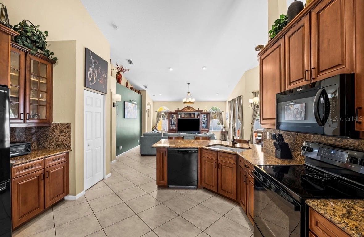 3898 HALL STREET — photo 9 of 24
