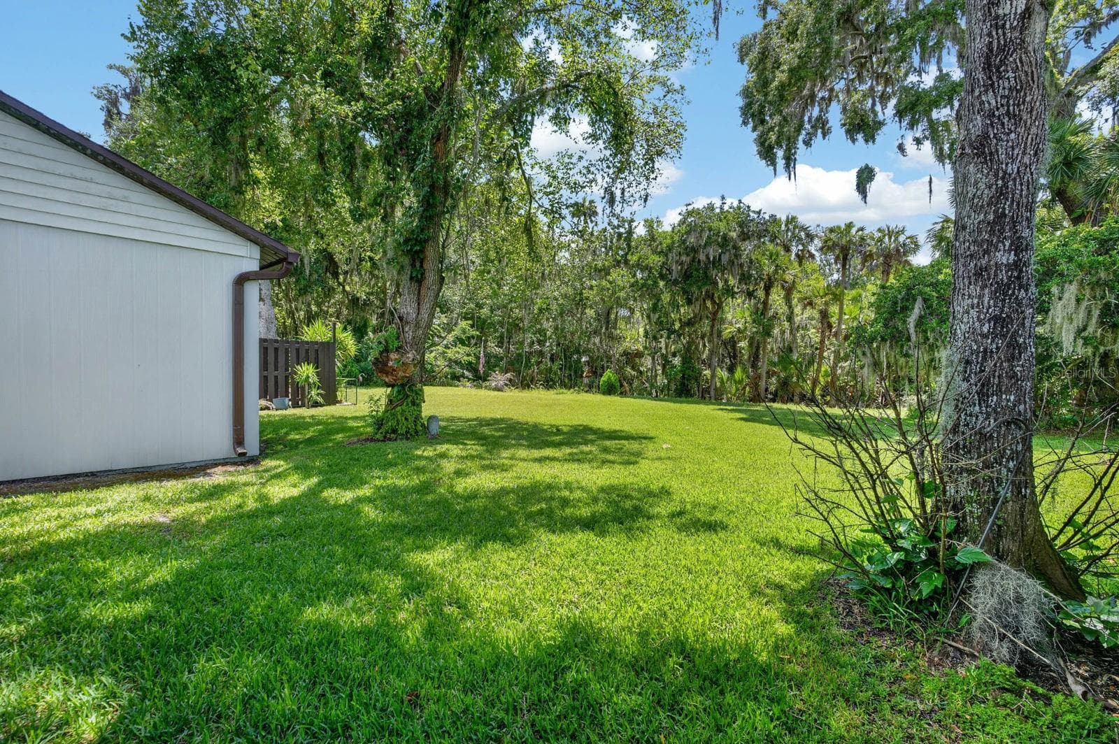357 CASTLEWOOD LANE — photo 40 of 57