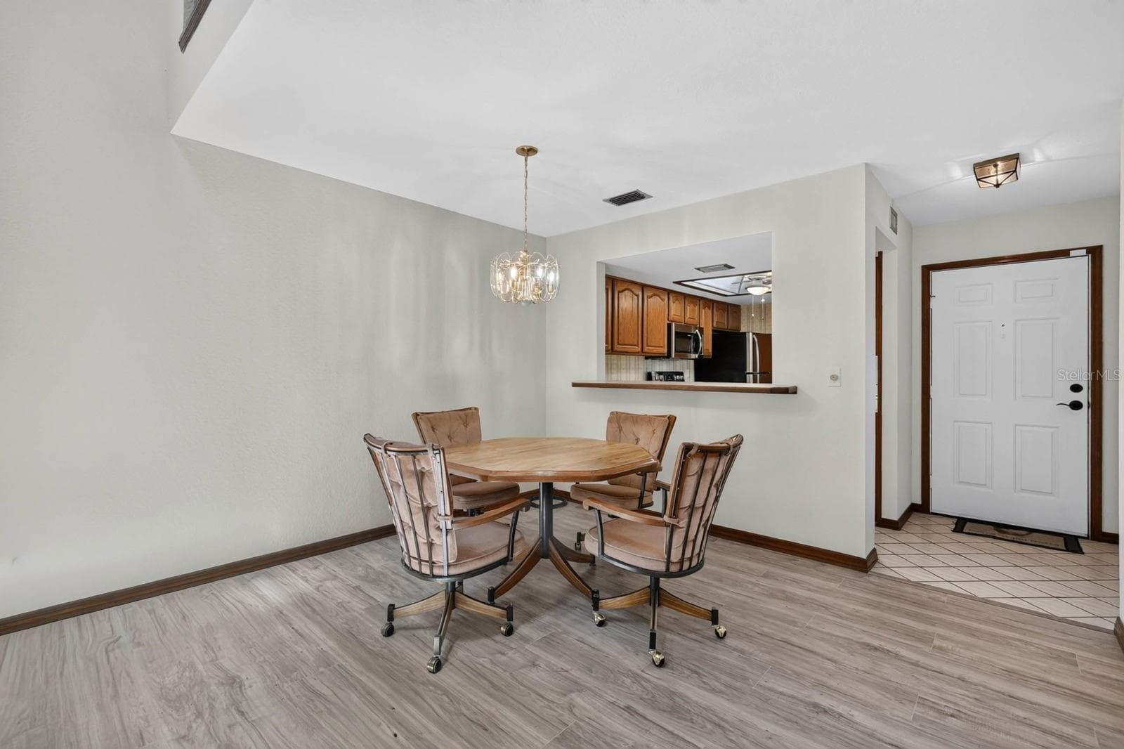 357 CASTLEWOOD LANE — photo 16 of 57