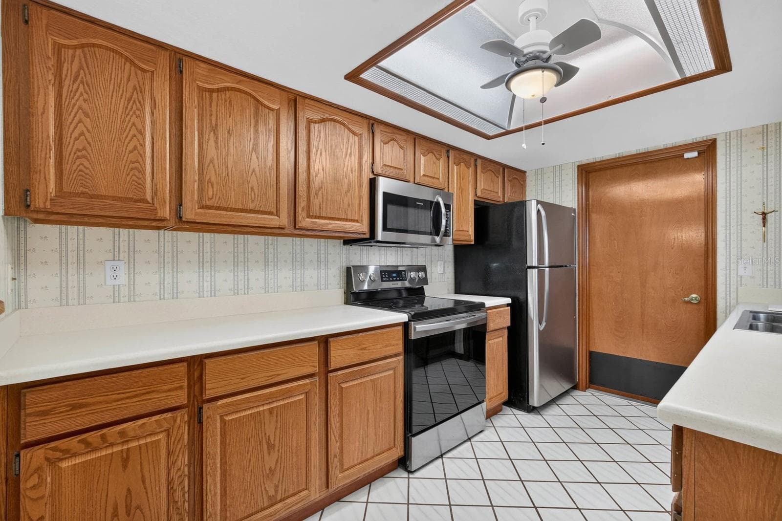 357 CASTLEWOOD LANE — photo 9 of 57