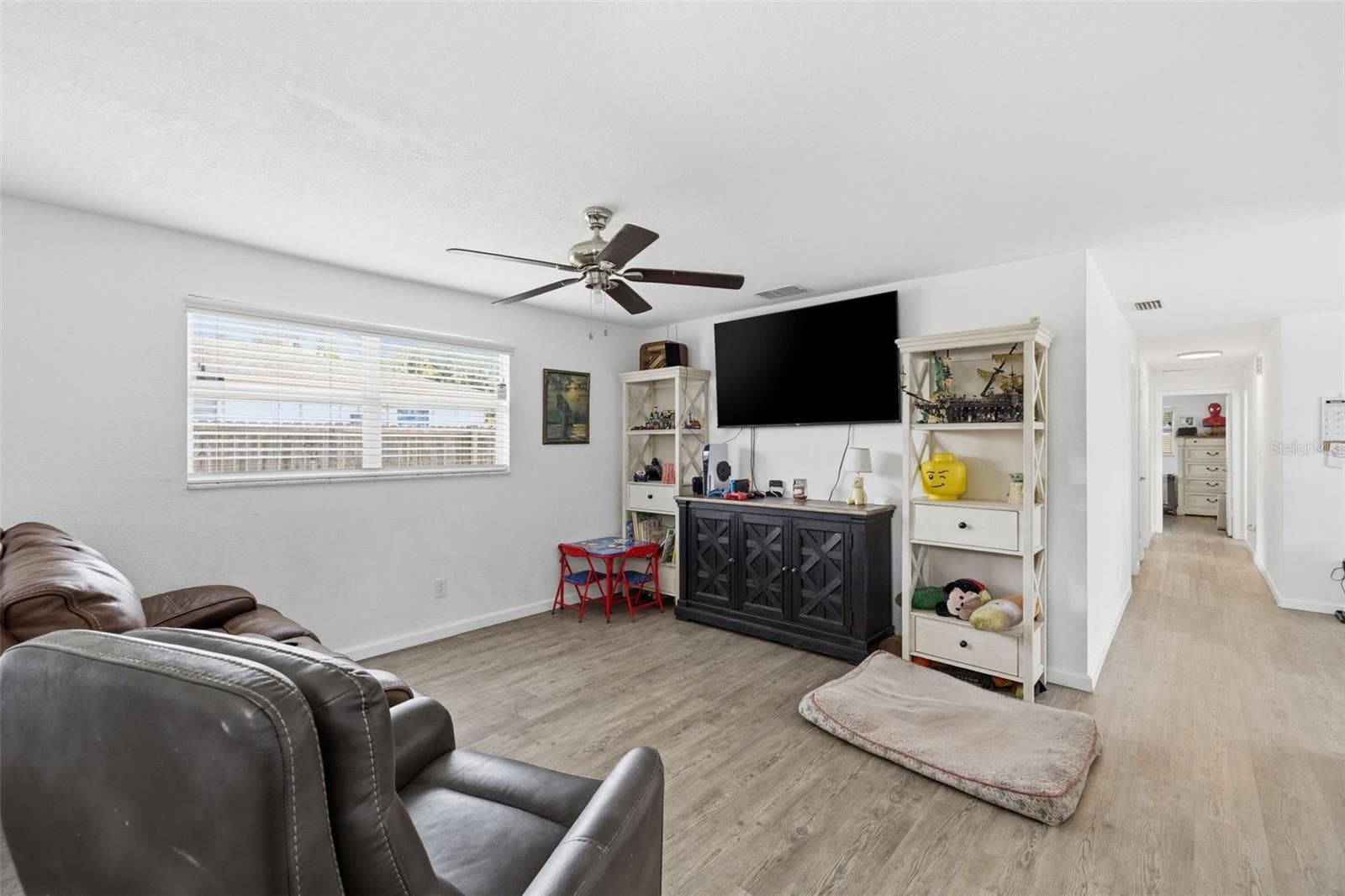 8952 NARCISSUS AVENUE — photo 5 of 25
