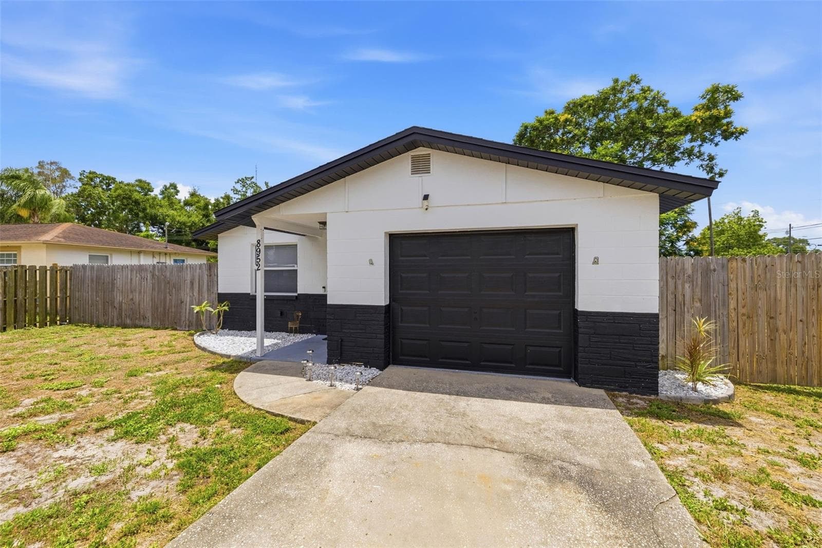8952 NARCISSUS AVENUE — photo 4 of 25