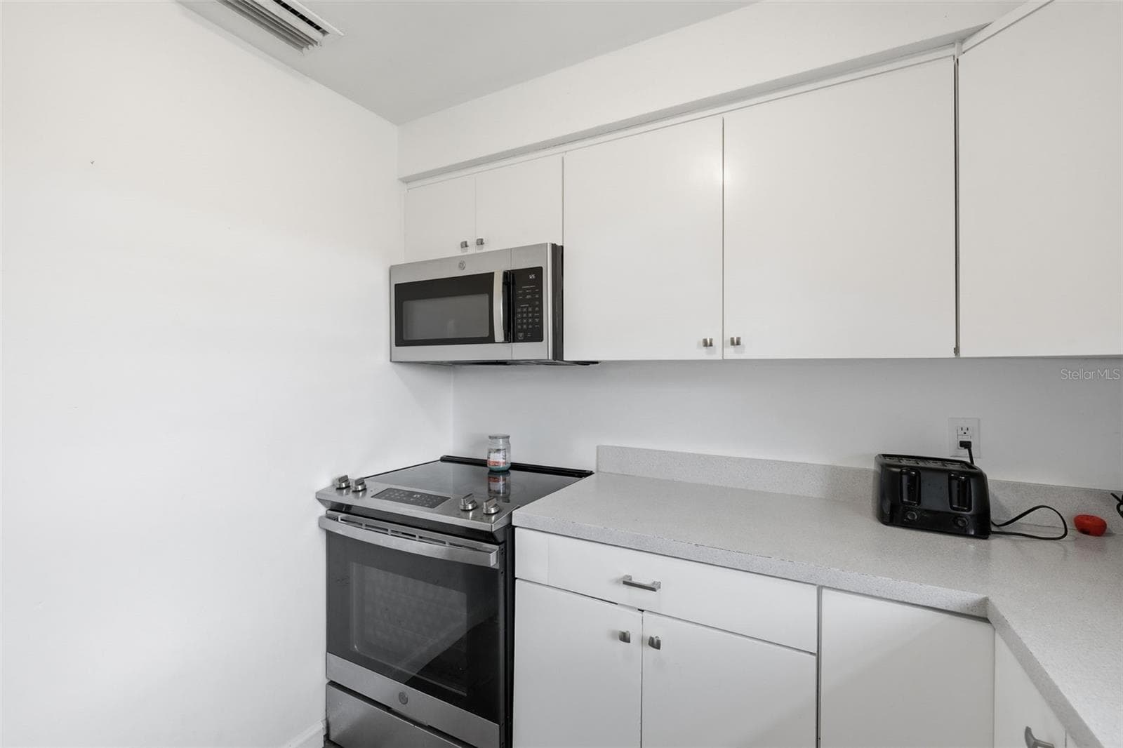 8952 NARCISSUS AVENUE — photo 12 of 25