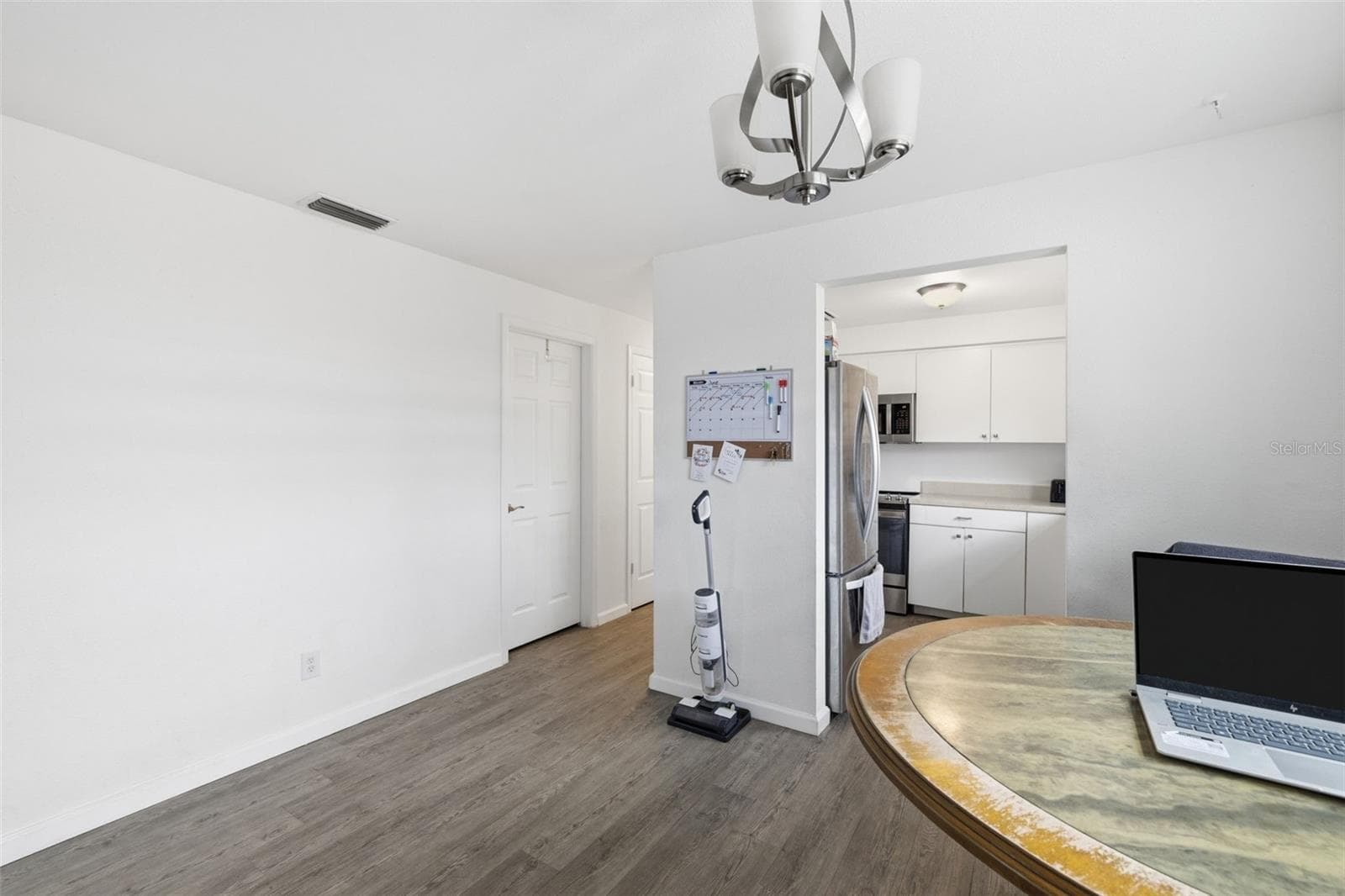 8952 NARCISSUS AVENUE — photo 10 of 25