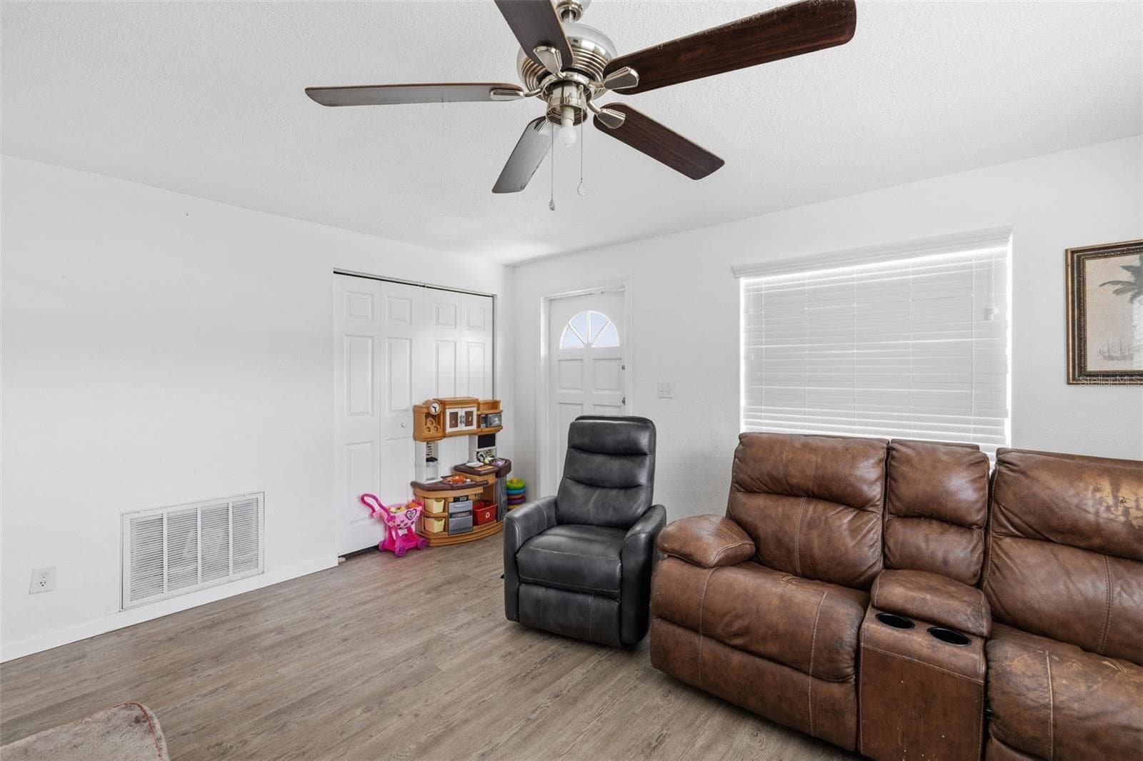 8952 NARCISSUS AVENUE — photo 7 of 25