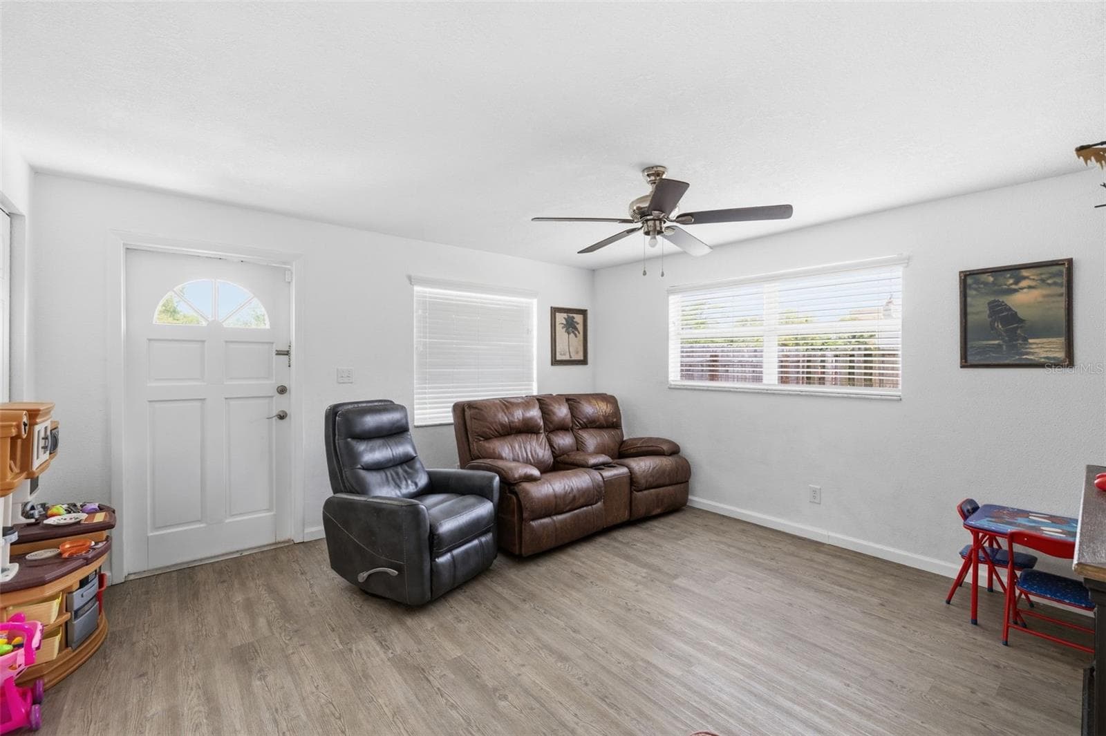 8952 NARCISSUS AVENUE — photo 6 of 25