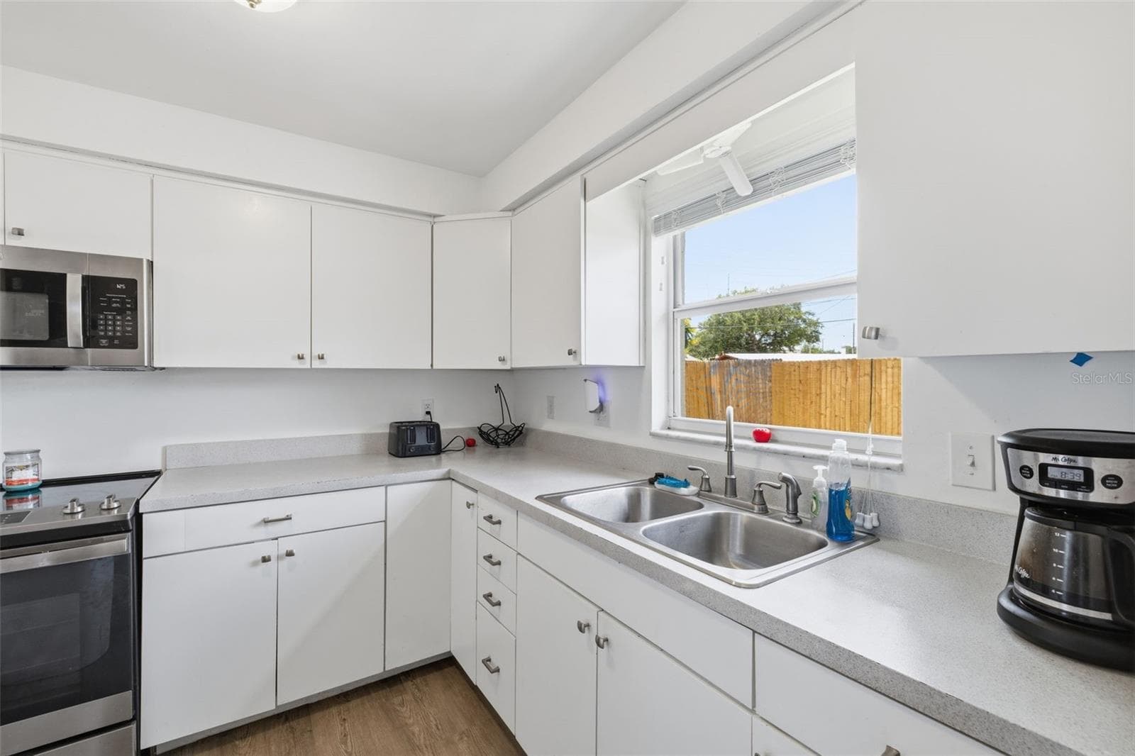 8952 NARCISSUS AVENUE — photo 11 of 25