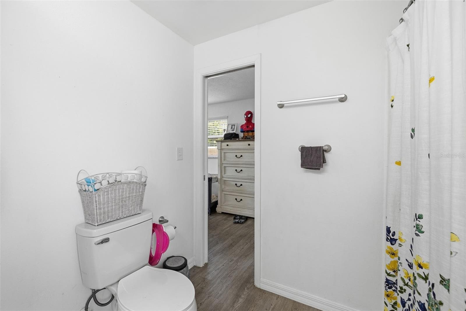 8952 NARCISSUS AVENUE — photo 17 of 25