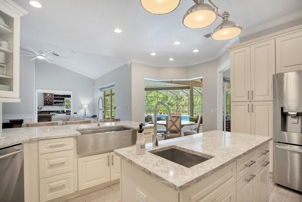 11407 WILLOW GARDENS DRIVE — photo 11 of 53