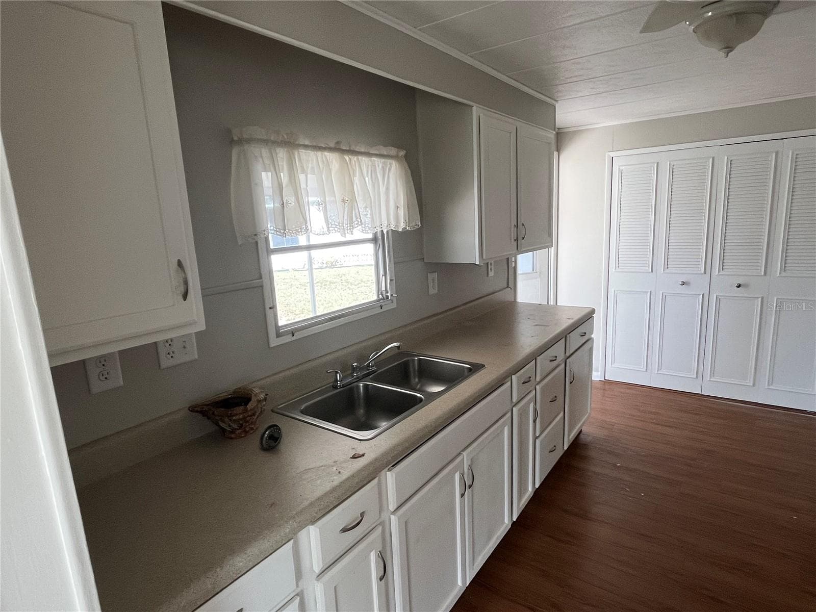 633 COMO DRIVE — photo 11 of 26