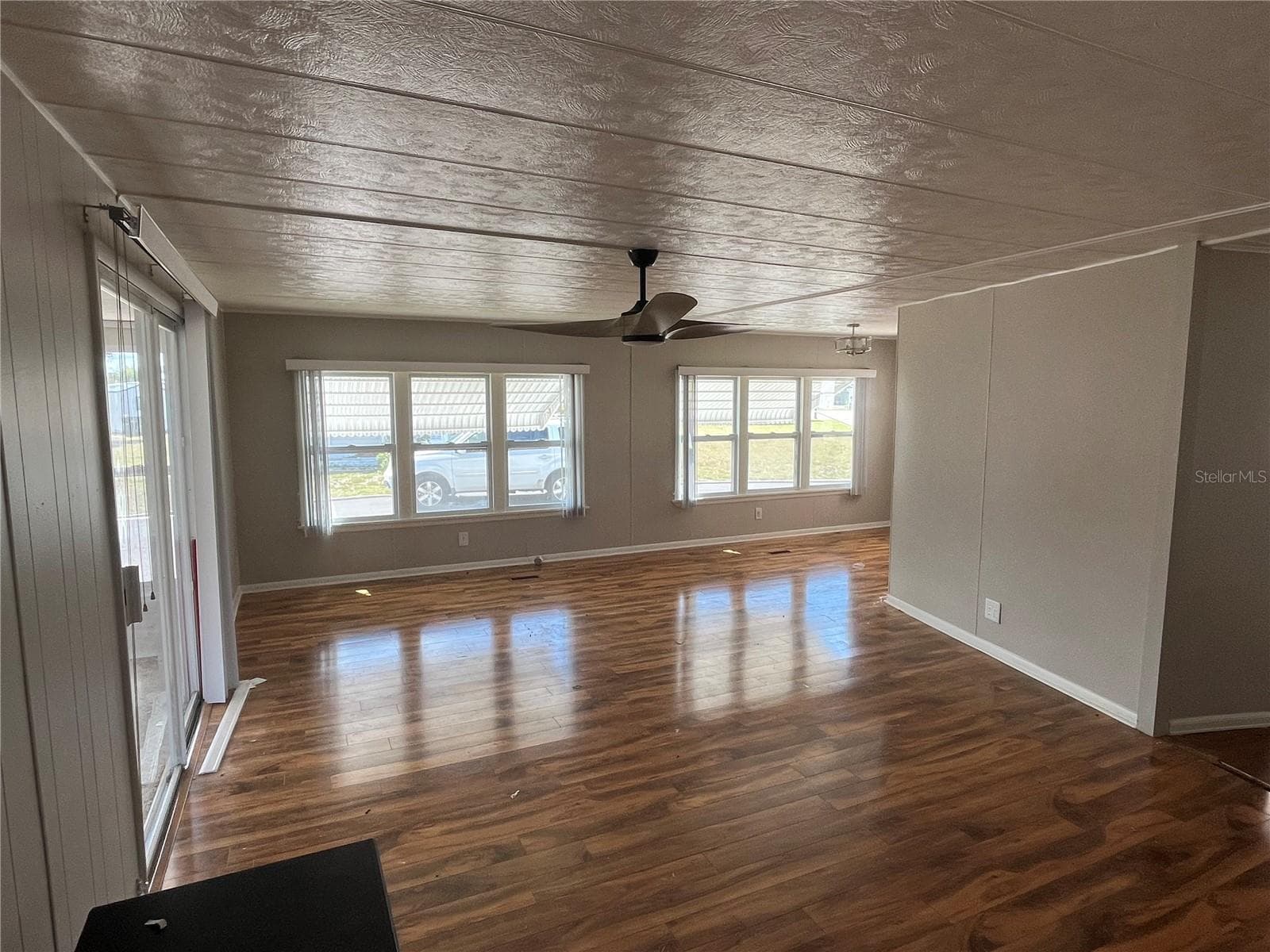 633 COMO DRIVE — photo 8 of 26