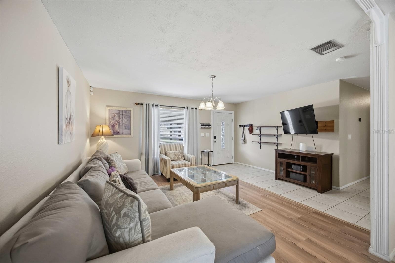 7240 ELYTON DRIVE — photo 3 of 35