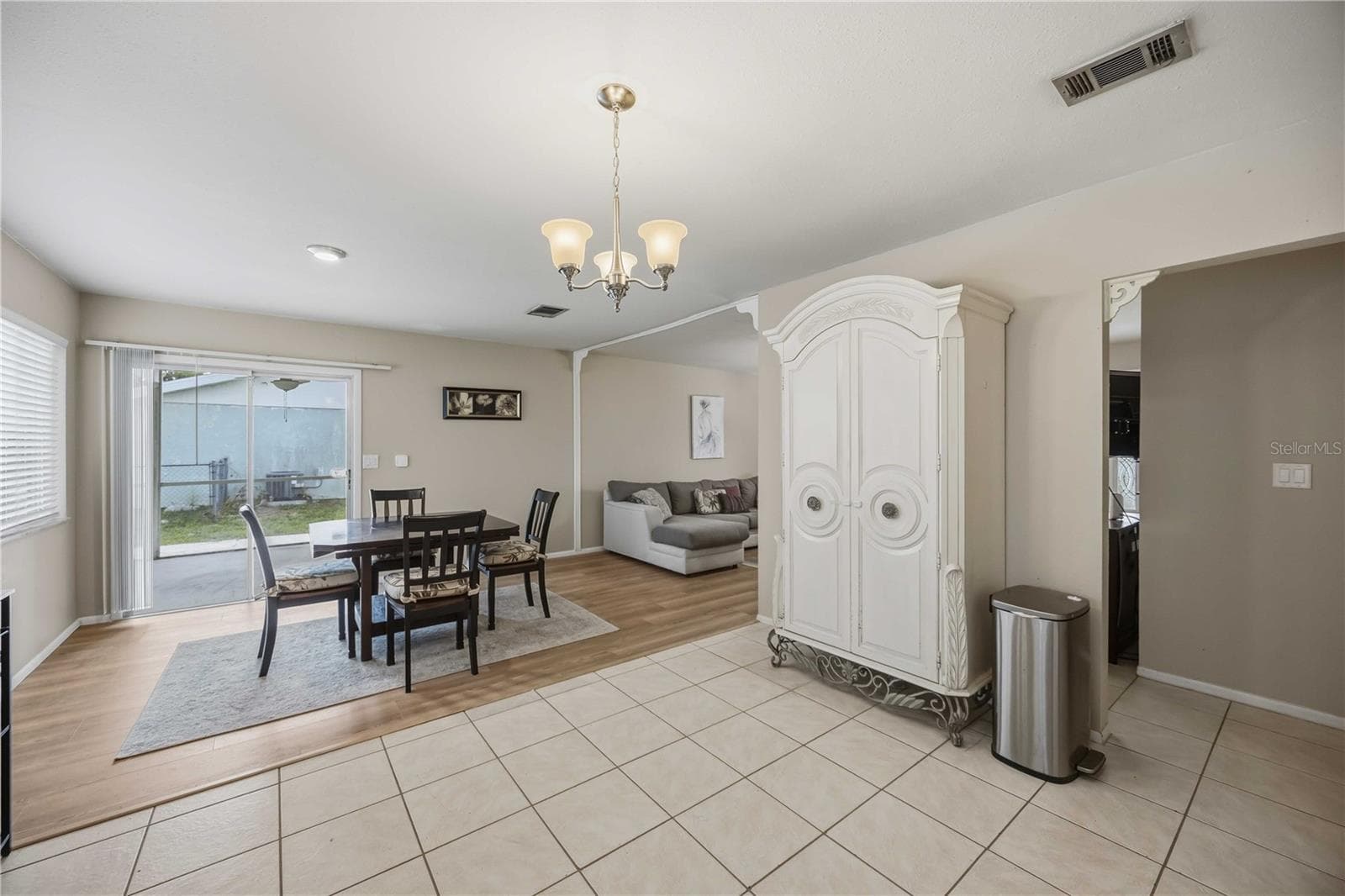 7240 ELYTON DRIVE — photo 9 of 35