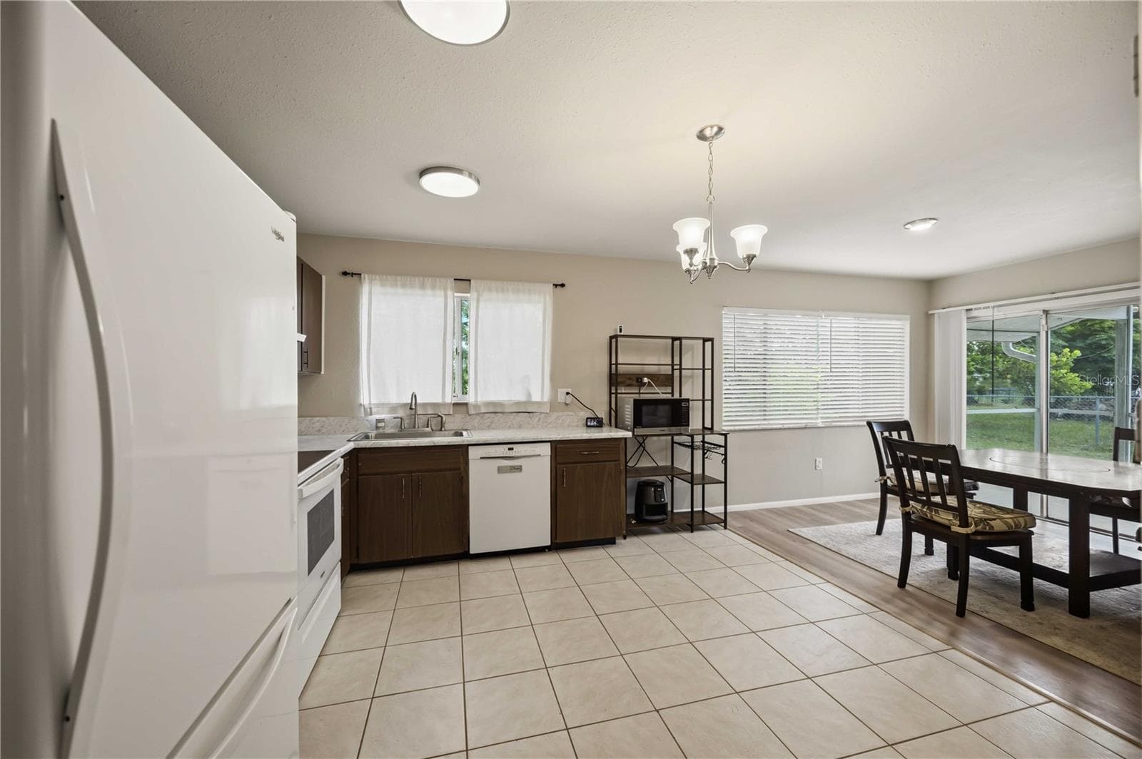 7240 ELYTON DRIVE — photo 7 of 35