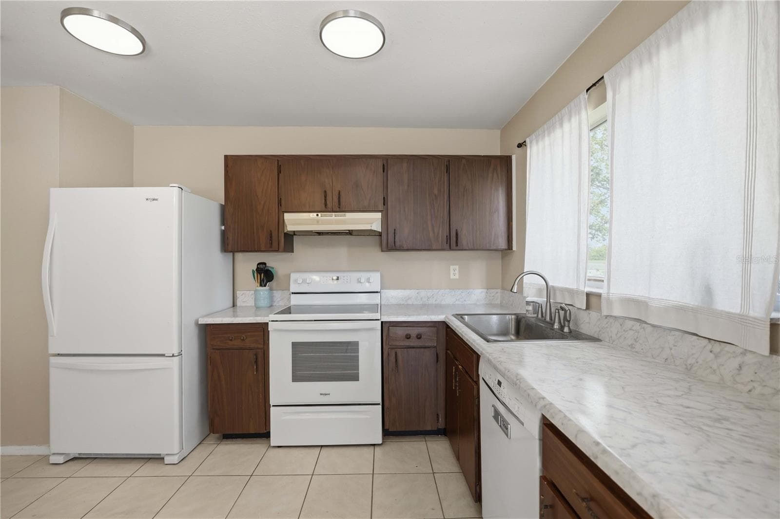 7240 ELYTON DRIVE — photo 10 of 35