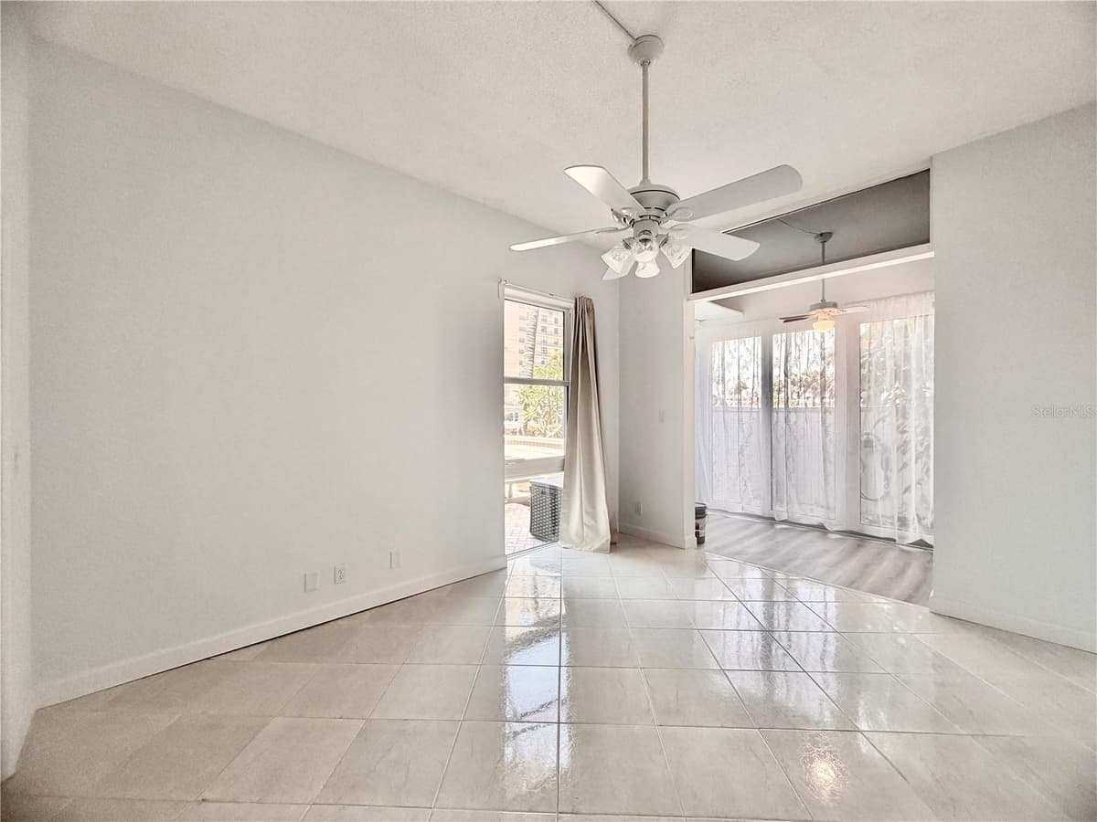 7400 SUN ISLAND DRIVE — photo 17 of 33
