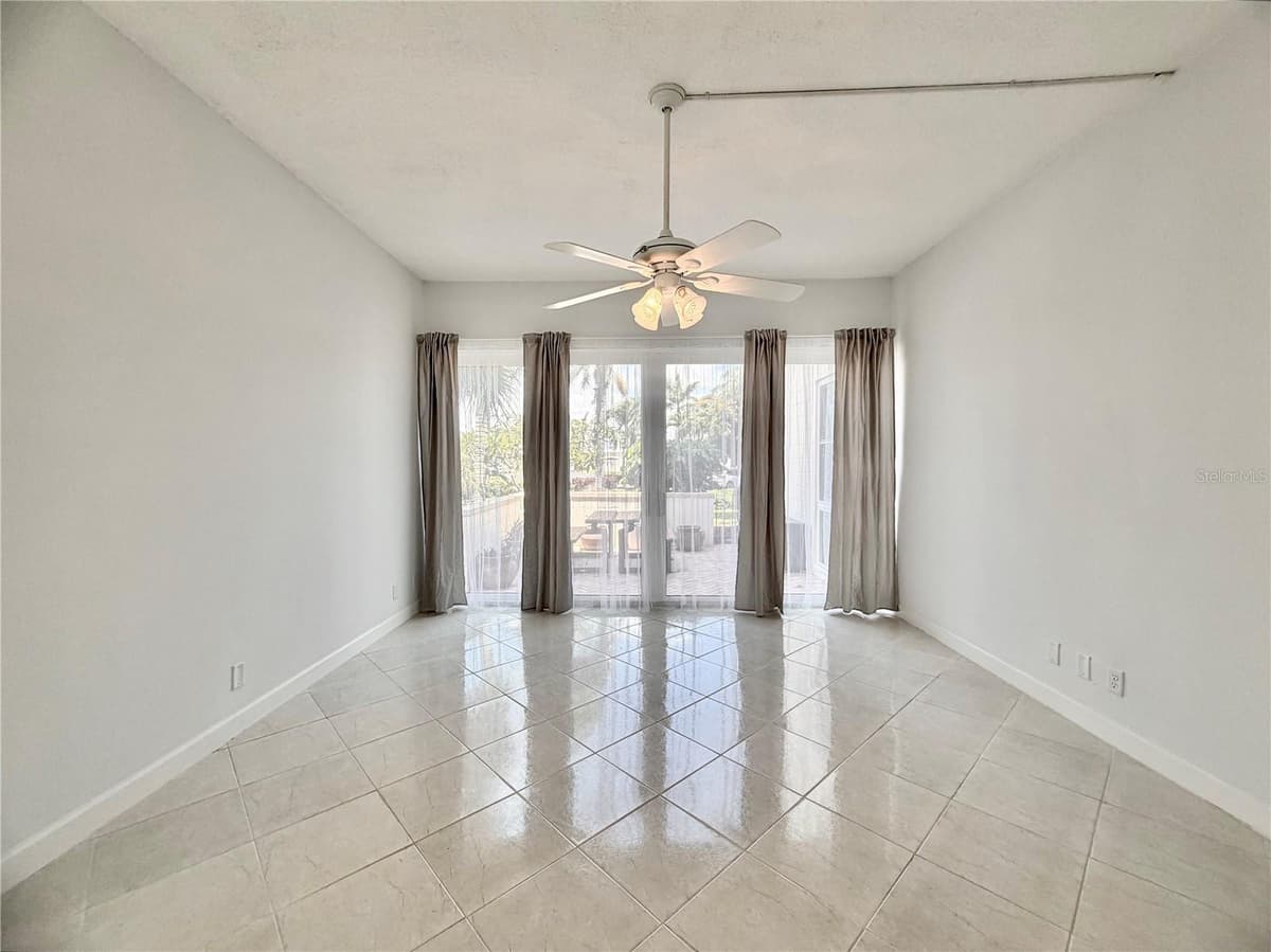 7400 SUN ISLAND DRIVE — photo 20 of 33