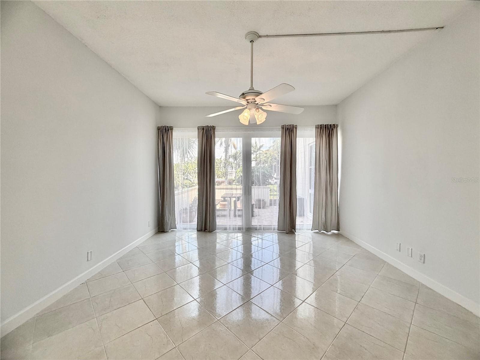 7400 SUN ISLAND DRIVE — photo 20 of 34