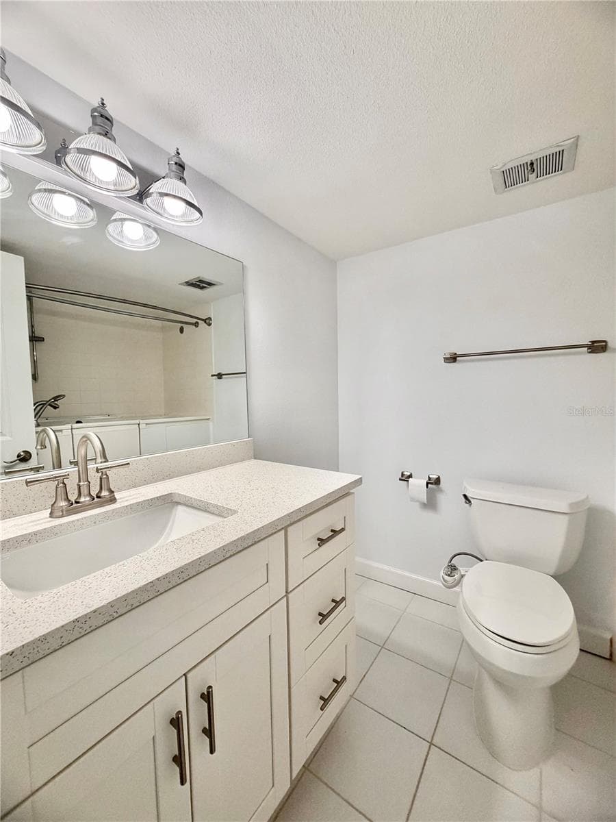 7400 SUN ISLAND DRIVE — photo 15 of 33