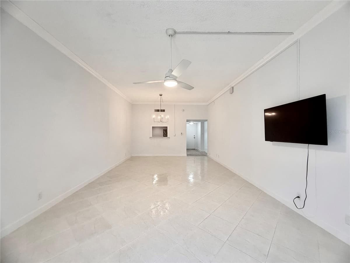 7400 SUN ISLAND DRIVE — photo 13 of 33