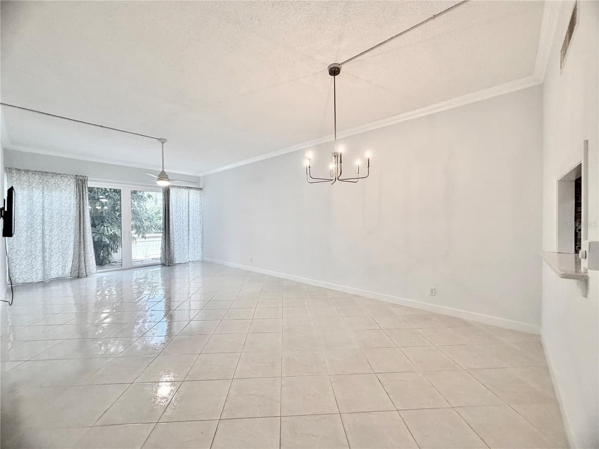 7400 SUN ISLAND DRIVE — photo 12 of 33