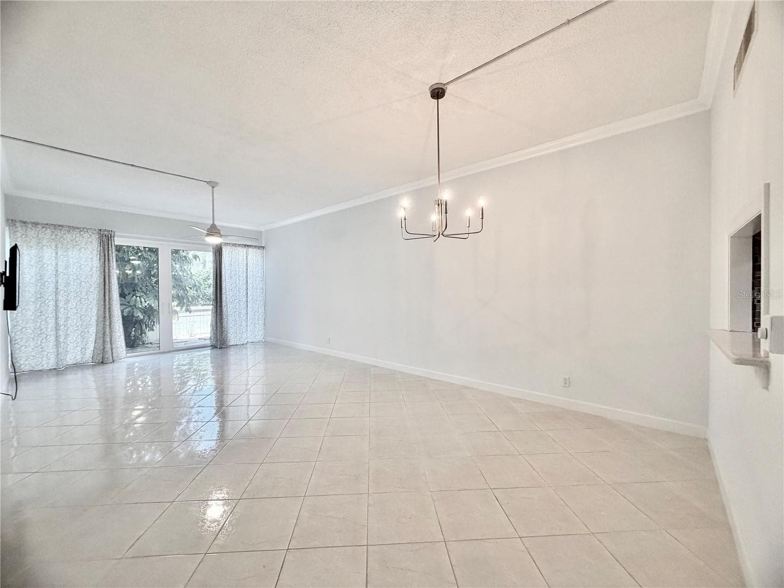 7400 SUN ISLAND DRIVE — photo 12 of 34
