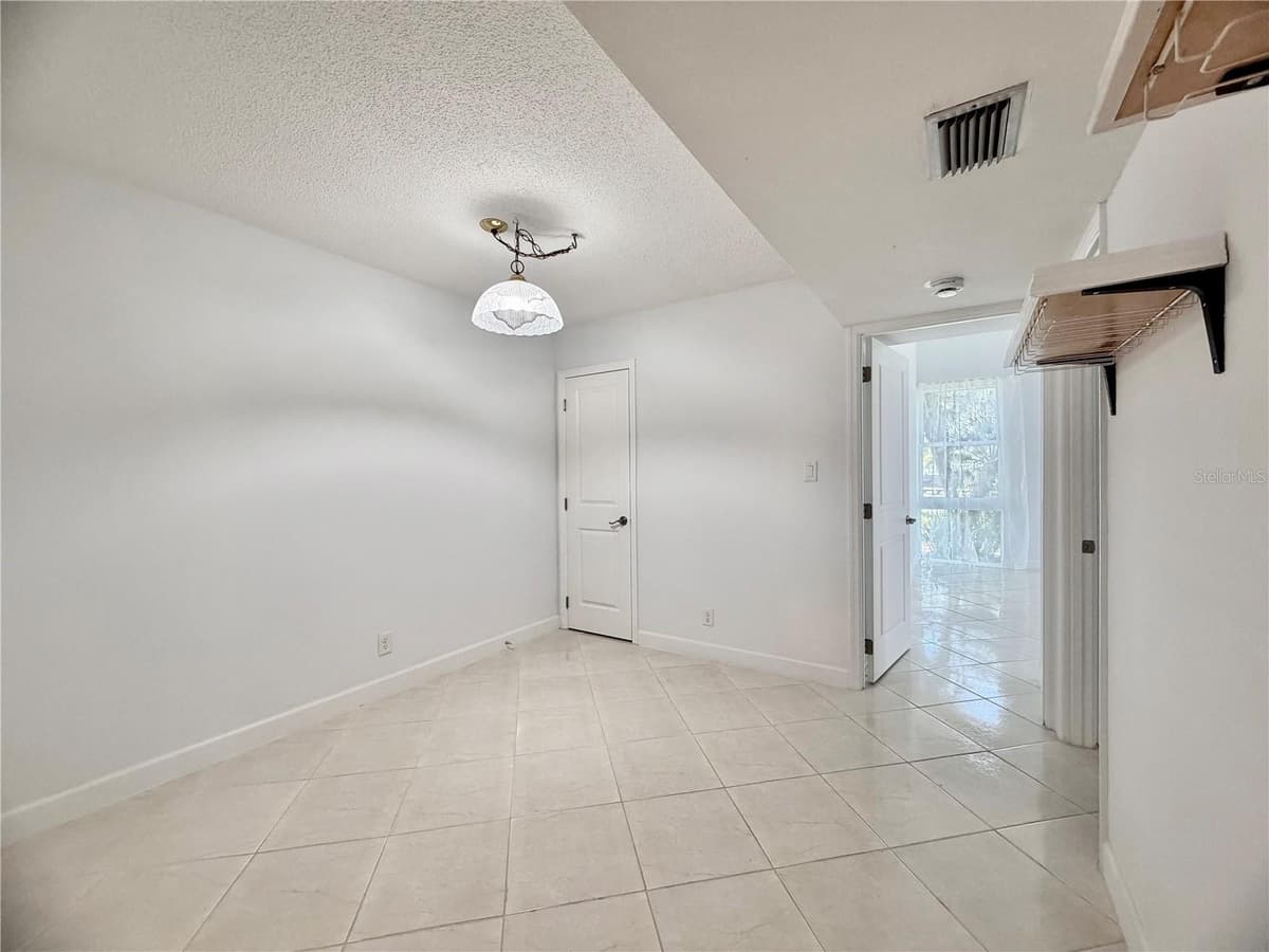 7400 SUN ISLAND DRIVE — photo 14 of 33