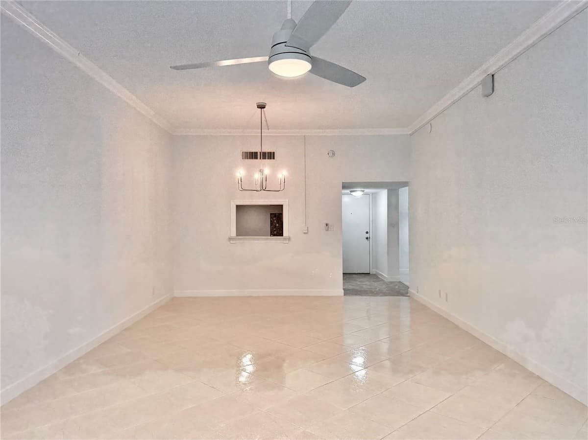 7400 SUN ISLAND DRIVE — photo 9 of 33