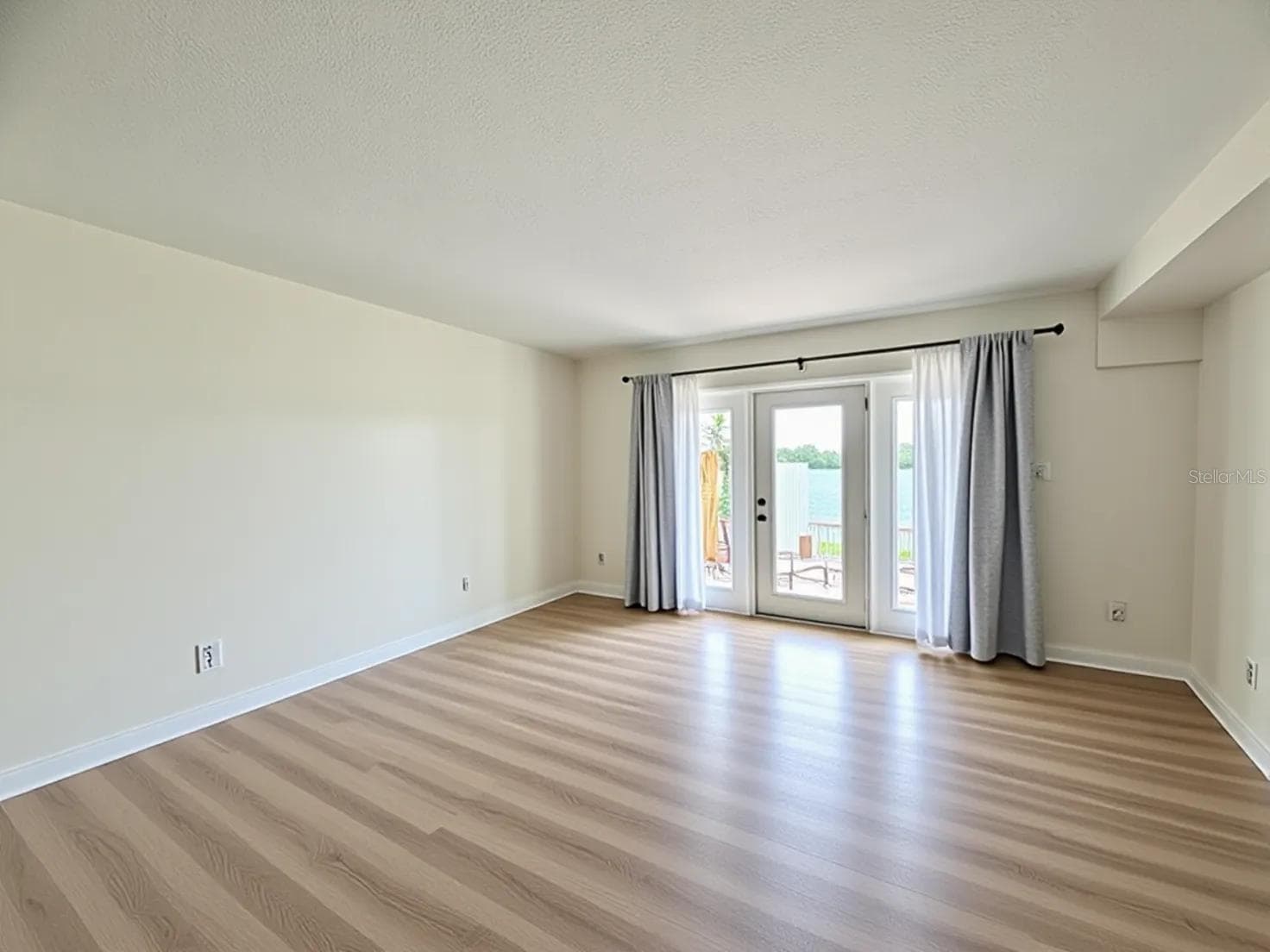 3751 POMPANO DRIVE — photo 2 of 17