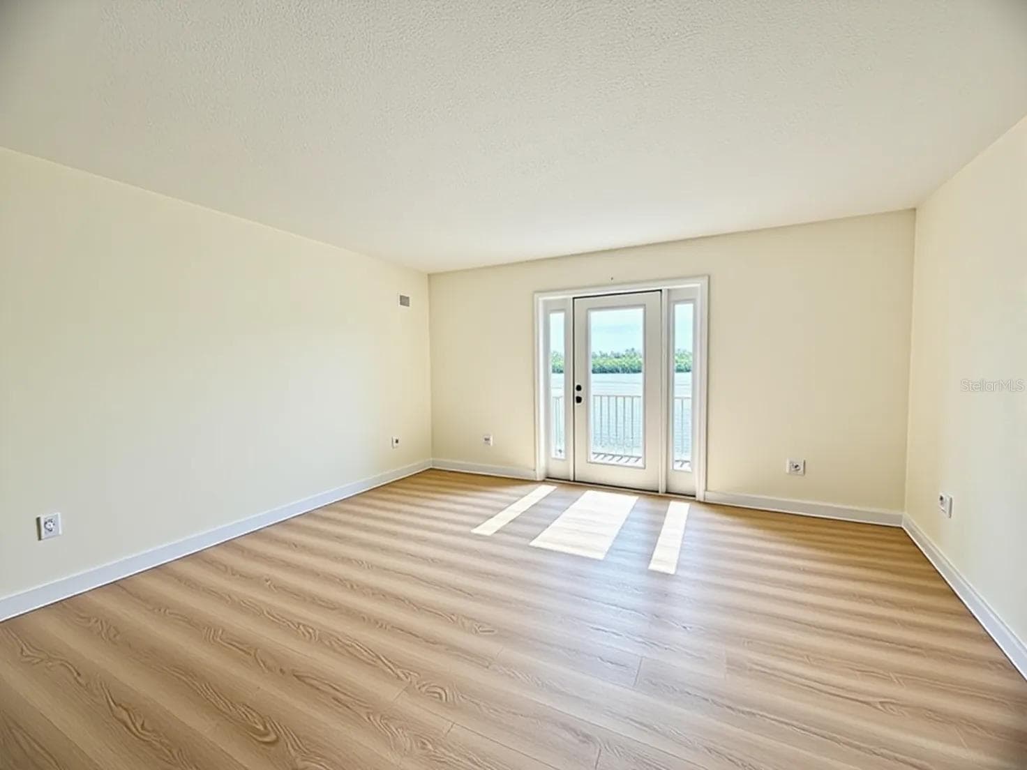 3751 POMPANO DRIVE — photo 8 of 17