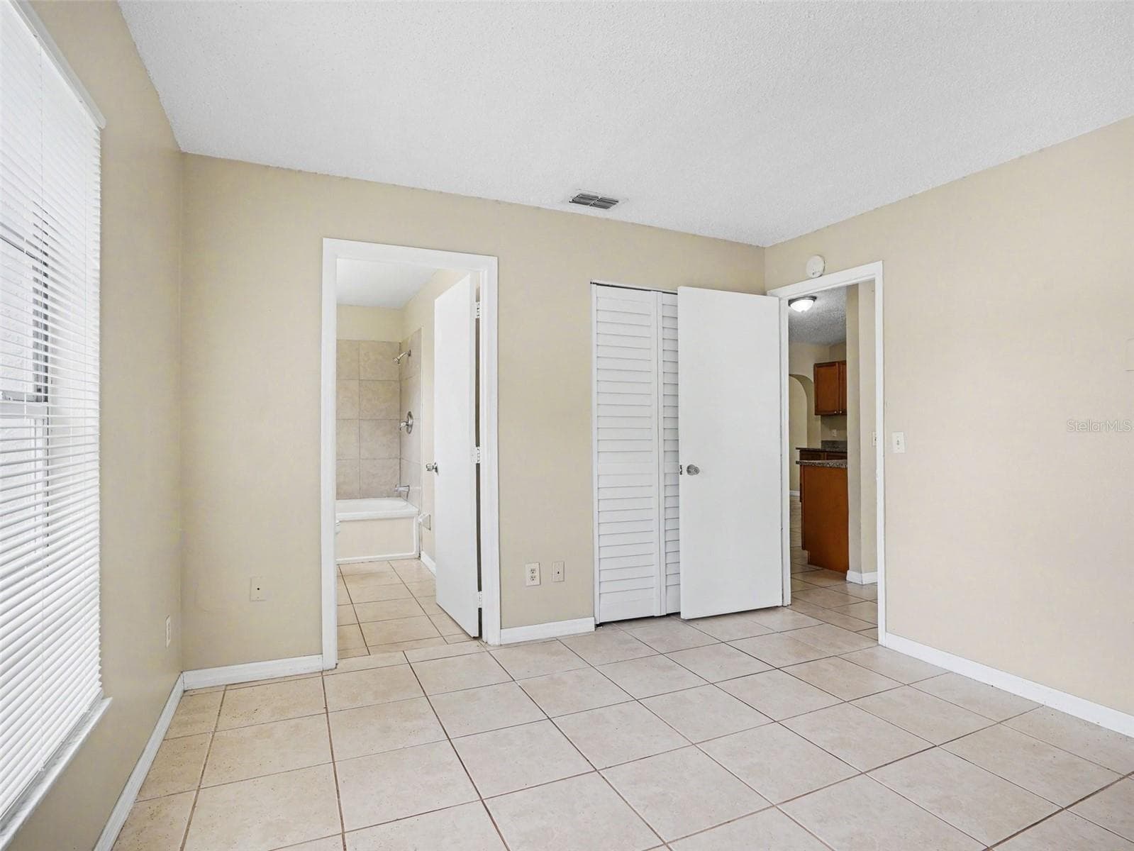 12 HERRING COURT — photo 5 of 16
