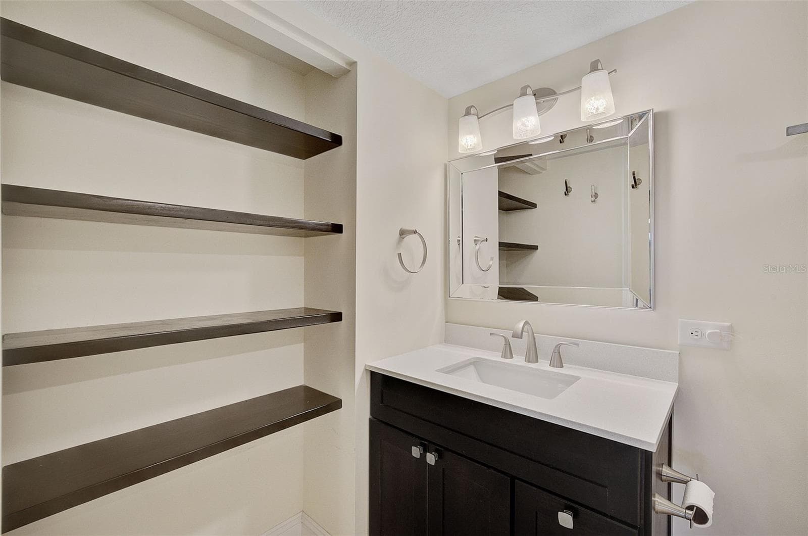 7204 JESSIE HARBOR DRIVE — photo 16 of 43