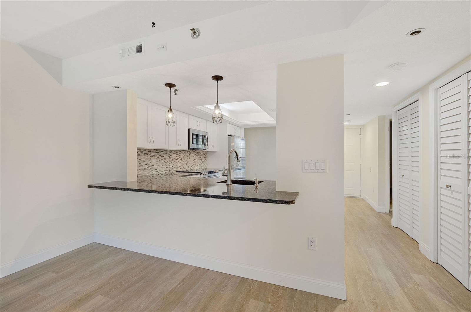 7204 JESSIE HARBOR DRIVE — photo 3 of 43
