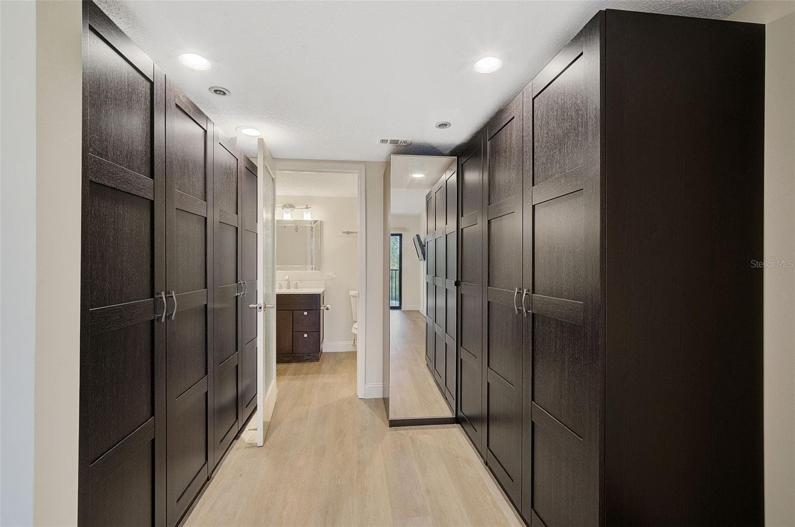 7204 JESSIE HARBOR DRIVE — photo 15 of 43