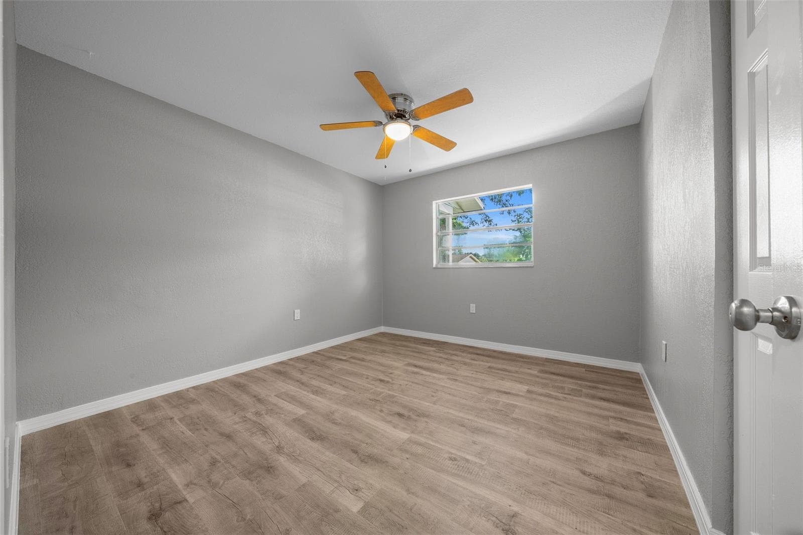 2100 52ND STREET — photo 16 of 29