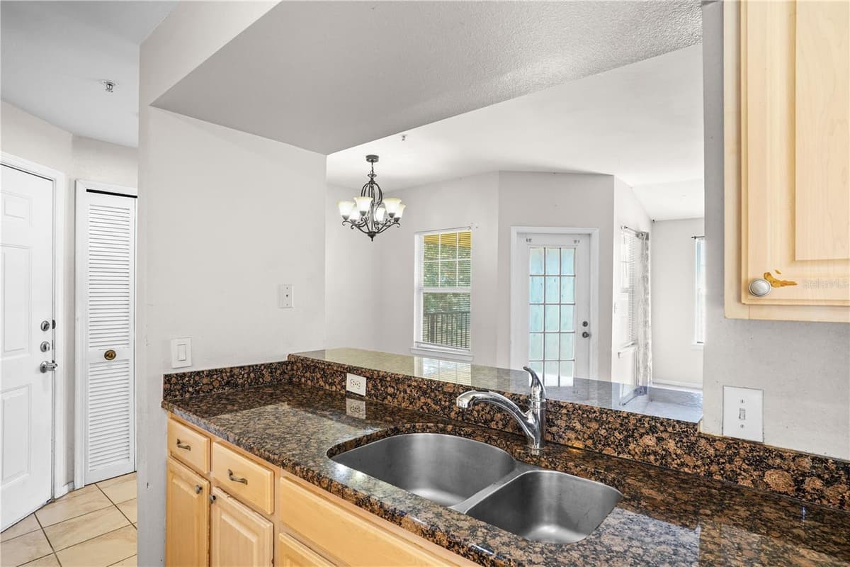 425 SUMMIT RIDGE PLACE — photo 16 of 53